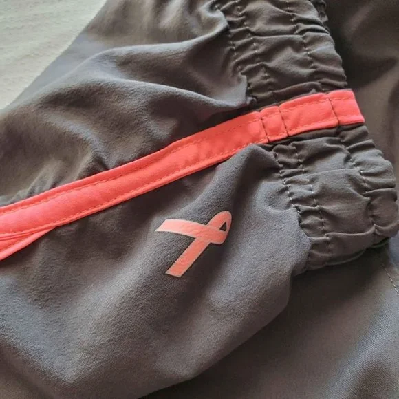 Women's Small Under Armour Shorts - Picture 4 of 4